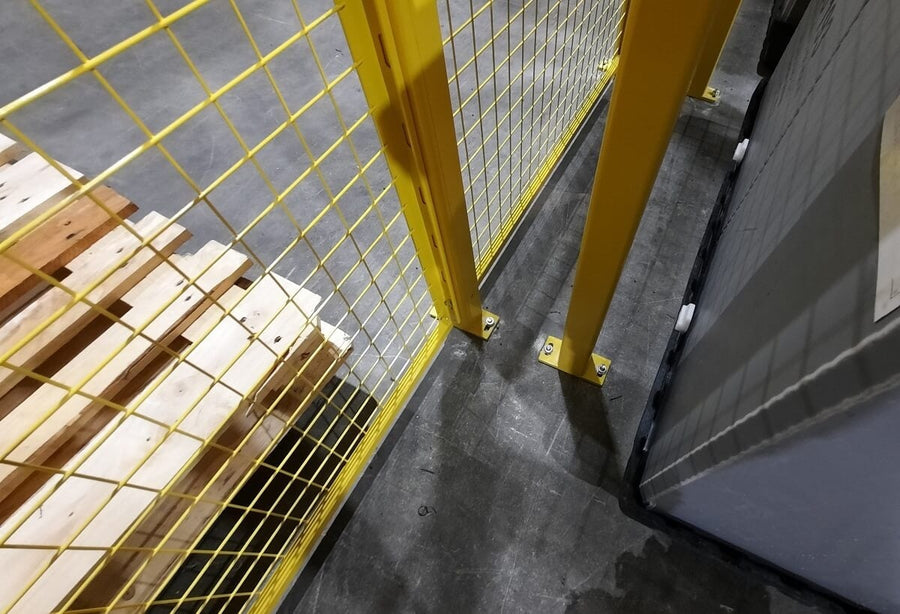 Stolper med boltet gulvfeste