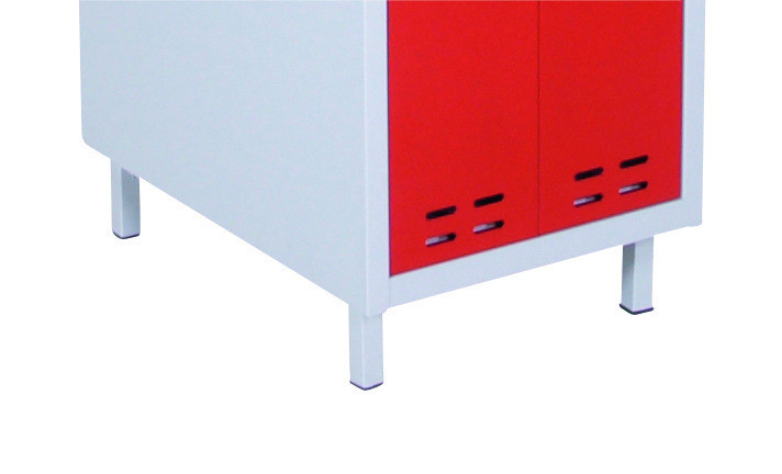 Bensats til garderobeskap 1